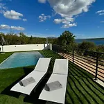 Theview 1